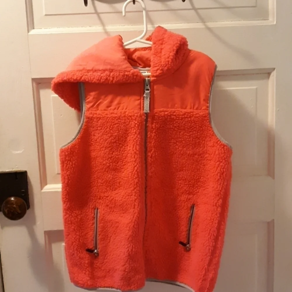 Old Navy sz 10/12 fuzzy thick vest